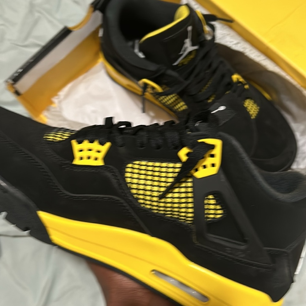Air Jordan 4 Retro 'Thunder' 2023 slight used Size 13 - Picture 2 of 4